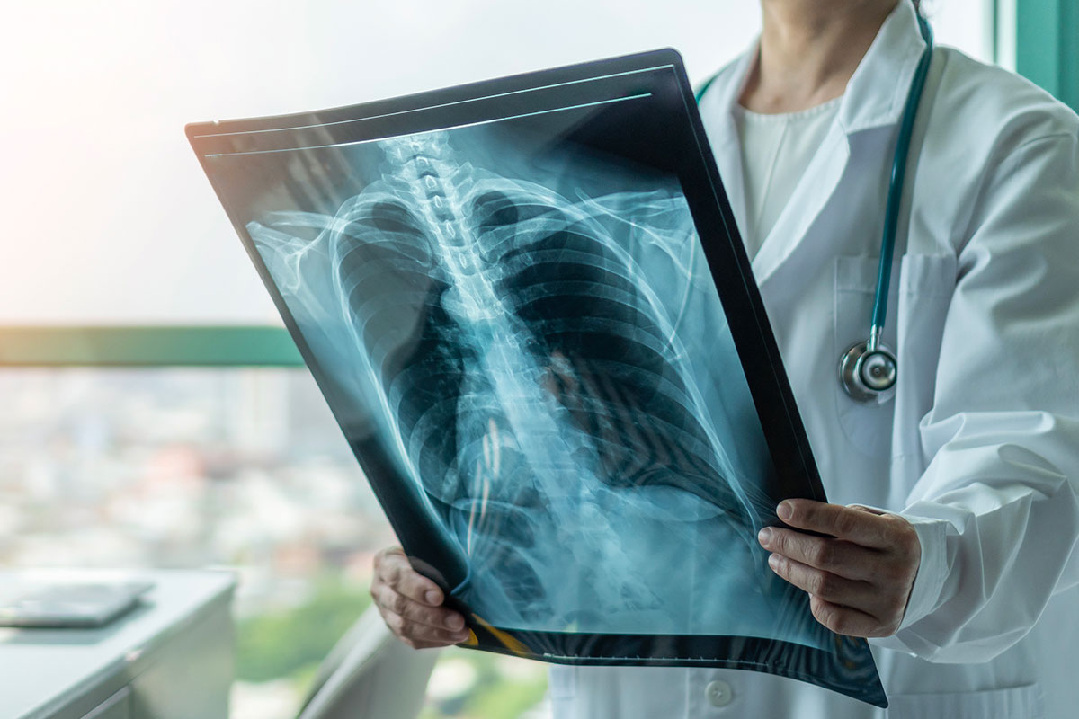 medico-che-diagnostica-la-salute-del-paziente