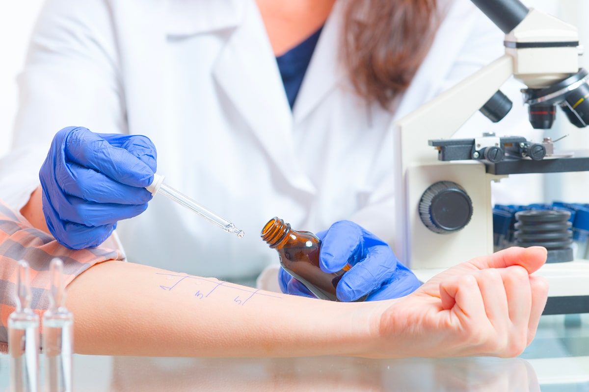 Medico di centro diagnostico ostiense che fa test allergici